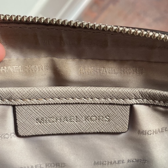 Michael Kors Jet Set Item LG EW CROSSBODY LEATHER - Picture 3 of 4